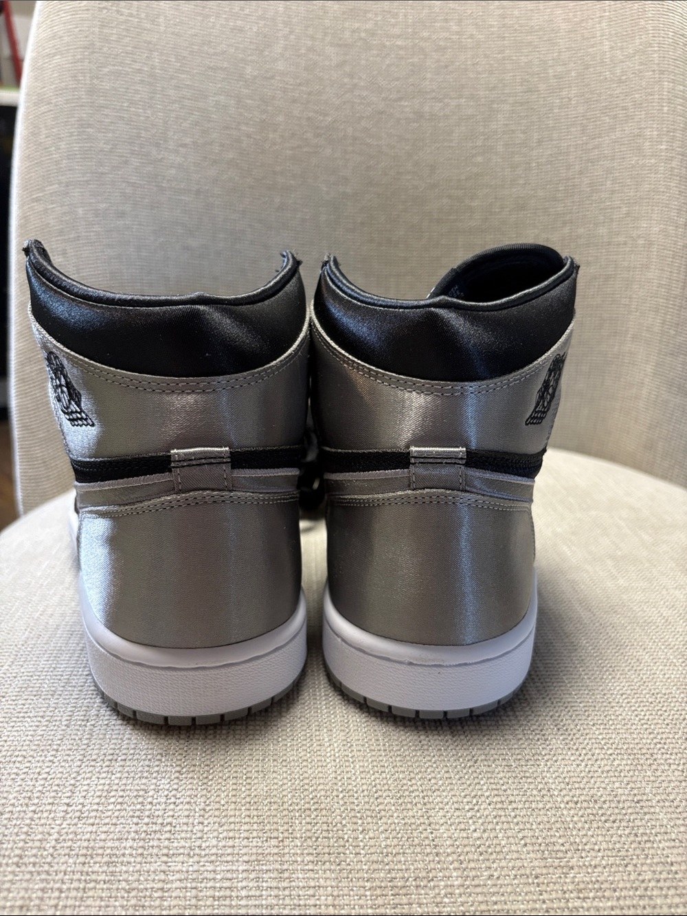 Nike Women’s Air Jordan 1 retro high OG “Satin Shadow” size 9 - Picture 5 of 8